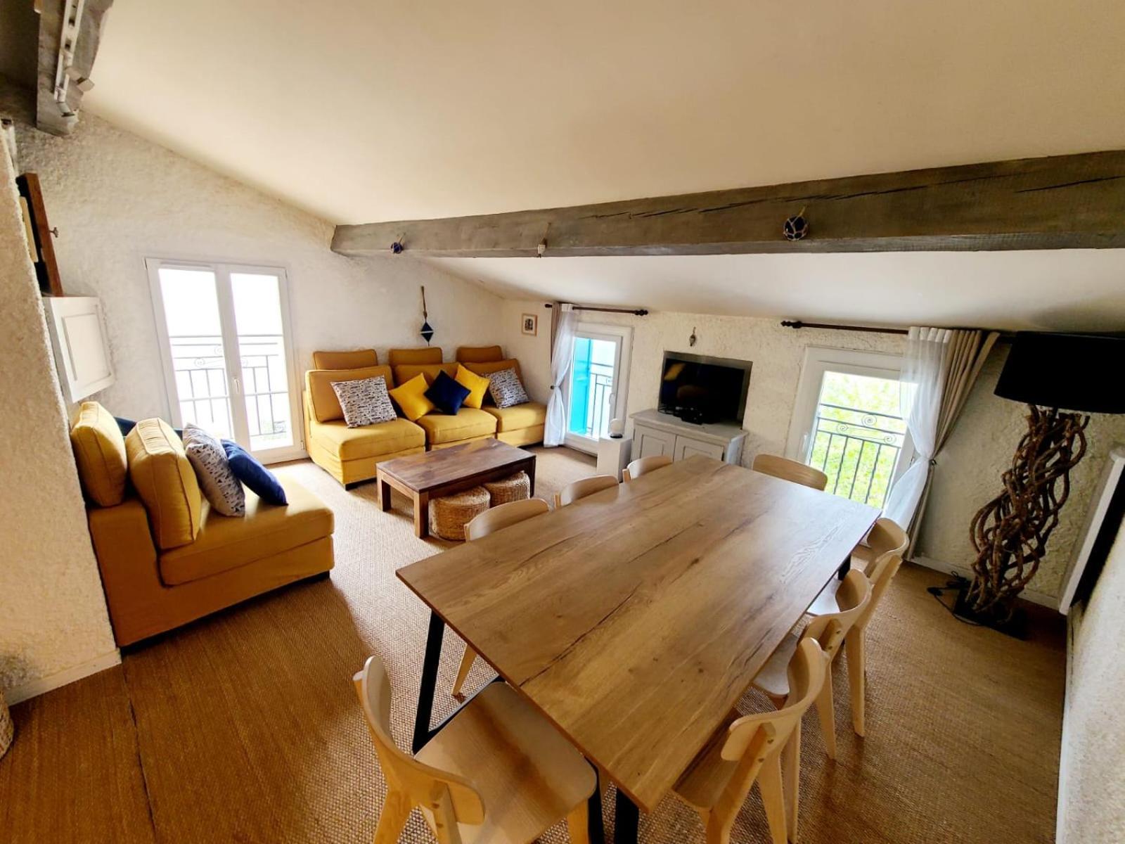 Apartment T6. Emplacement Et Vue D'exception